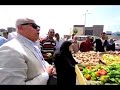 محافظ بورسعيد يجبر أحد الباعة الجائيلين على بيع الطماطم بـ2 جنيه #تعليقك ؟؟