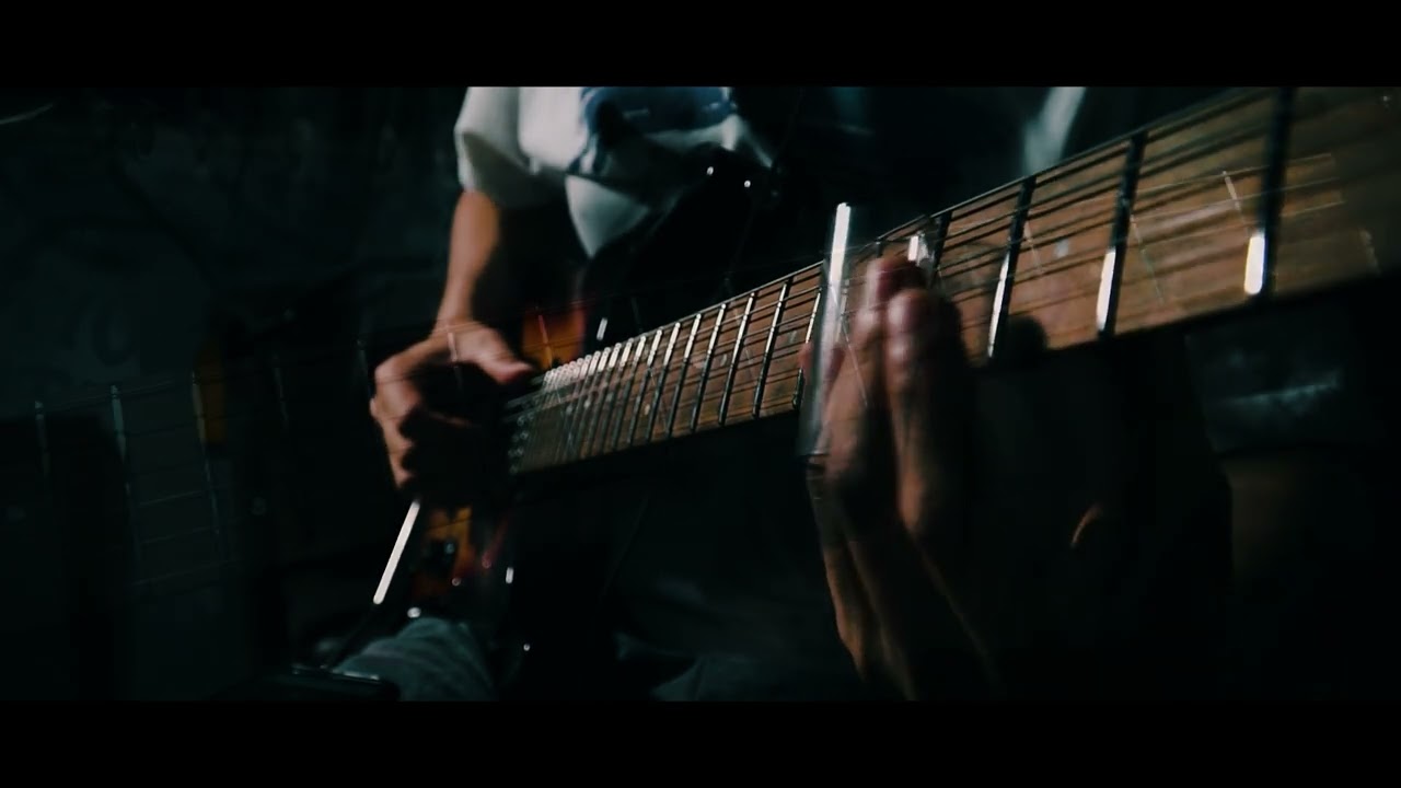 Смотреть «Guthrie Govan - Eric | guitar cover» на YouTube Смотреть «Guthrie Govan - Eric | guitar cover» на YouTube