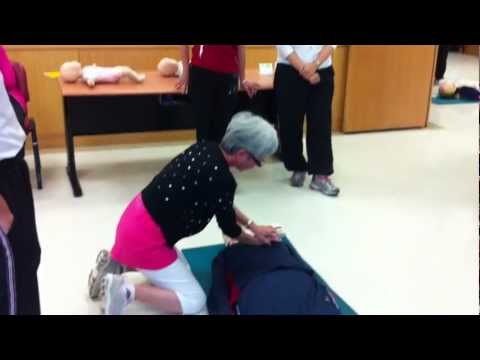 返老還童 2012/6/3 於台安醫院 訓練 CPR 課程 - 金匠 - 成人 CPR 短片