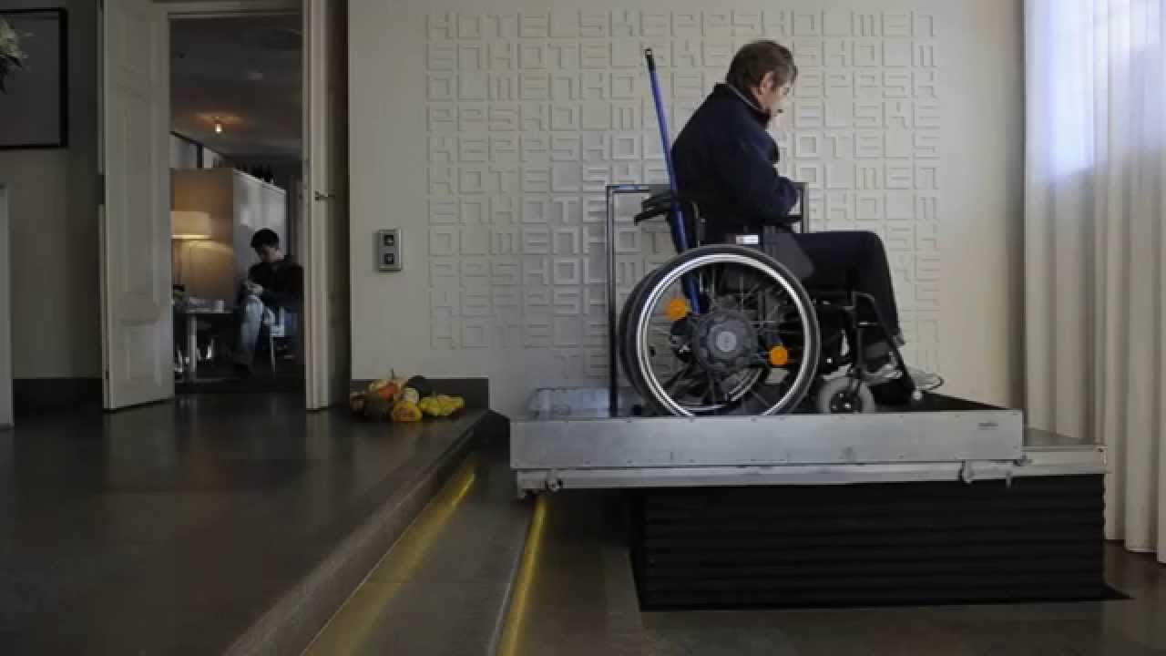 Stepless by Guldmann: LP50H wheelchair lifting platform - Going Down