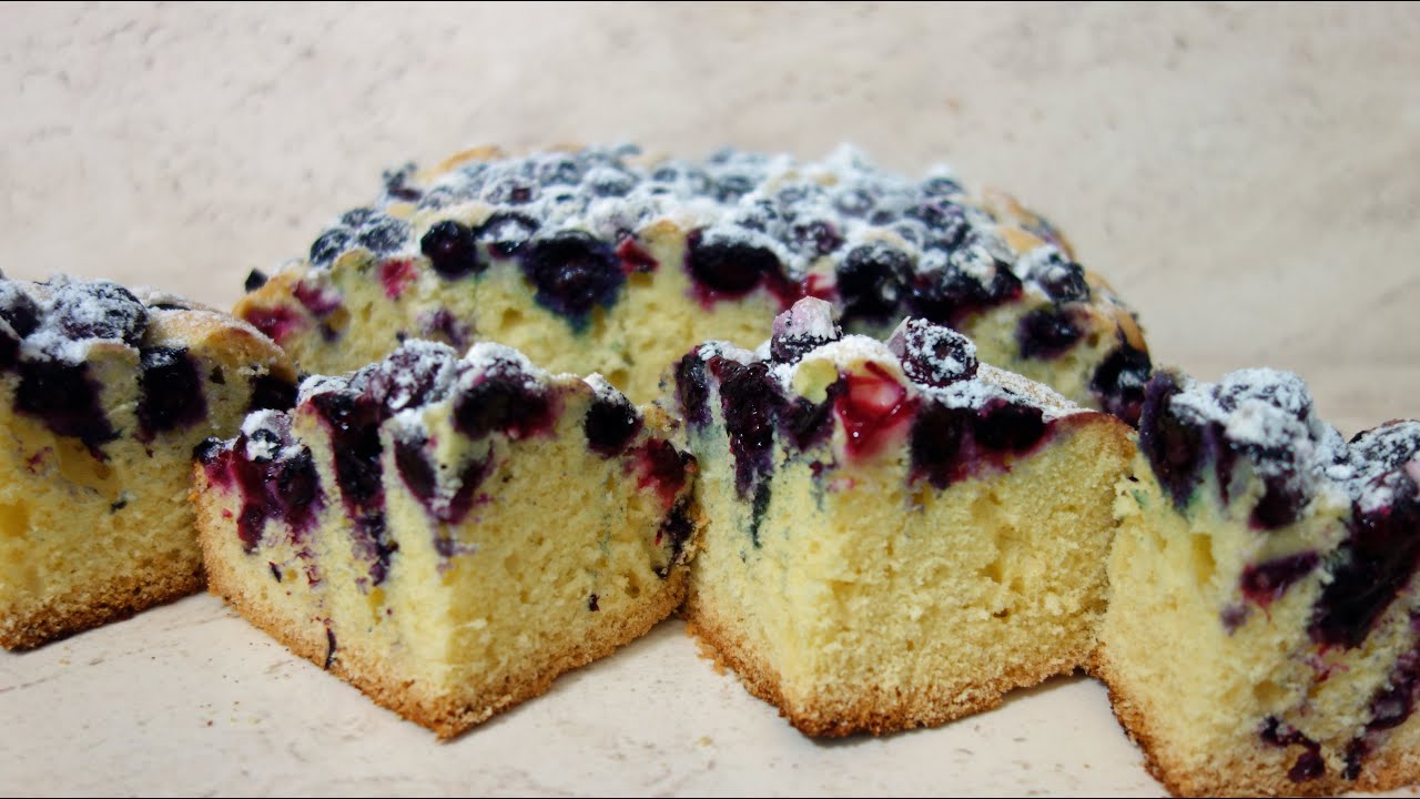 Ciasto budyniowe z borówkami. Wilgotne i lekkie, sprawdzony przepis na ciasto z owocami !