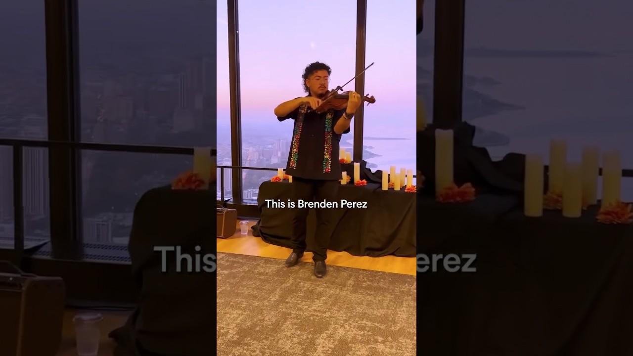 Famous TiktTok Violinist Brenden Perez plays for guests at Chicago bar 