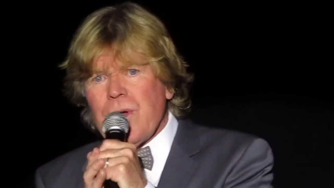 April 1, 2017 Herman's Hermits Perform Silhouettes