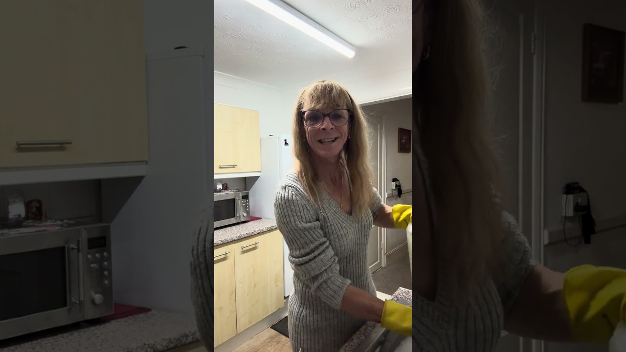 Another late night, So let’s get that washing up done and get ready for bed ❤️❤️❤️❤️