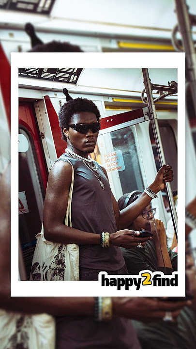 Unmatched.#happy2find #candidphoto #wholesome #subwayart #happiness #streetphoto