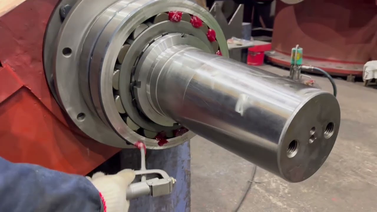 How to Grease Roll Bearings on a Jaw Crusher 