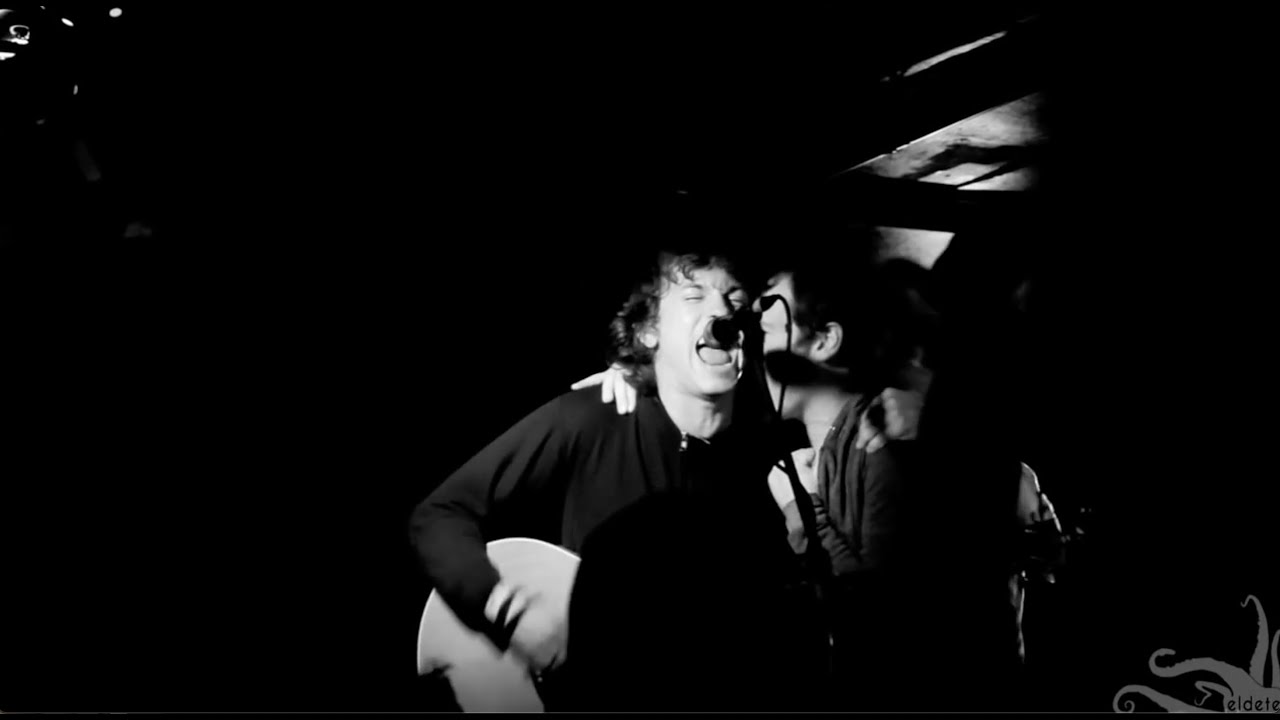 Laura Jane Grace - Walking Is Still Honest - {el.de.te}