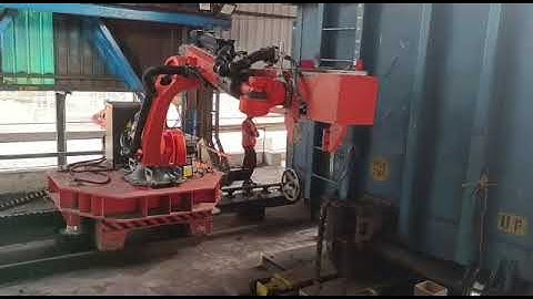 Wagon tippler operation by using robots