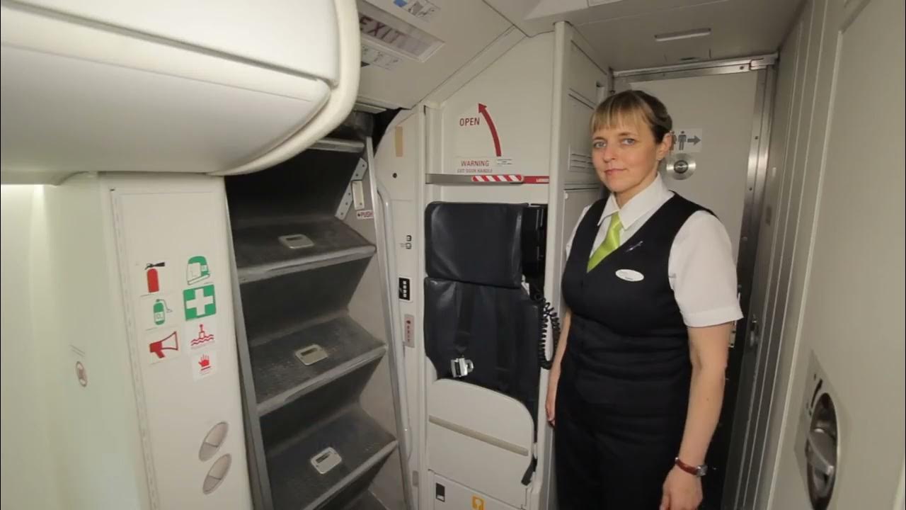 DASH 8 Q400 L1 DOOR OPERATION YouTube