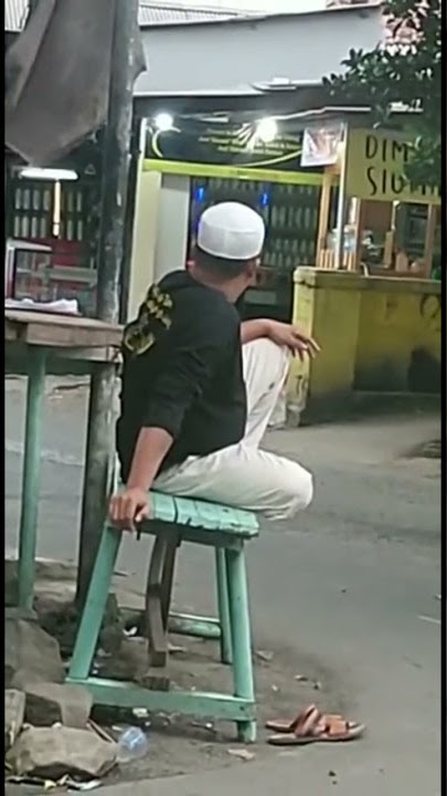 Vidio lucu bapak-bapak asik joged kepala