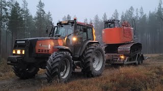 Valmet 8150 Mega pulling Hitachi Zaxis 135USL