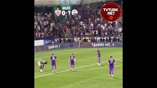 Fenerbahçe-Maribor Maçı Iki Takımın Traftarları Arasında Çıkan Kavga Sebebiyle Durduruldu.