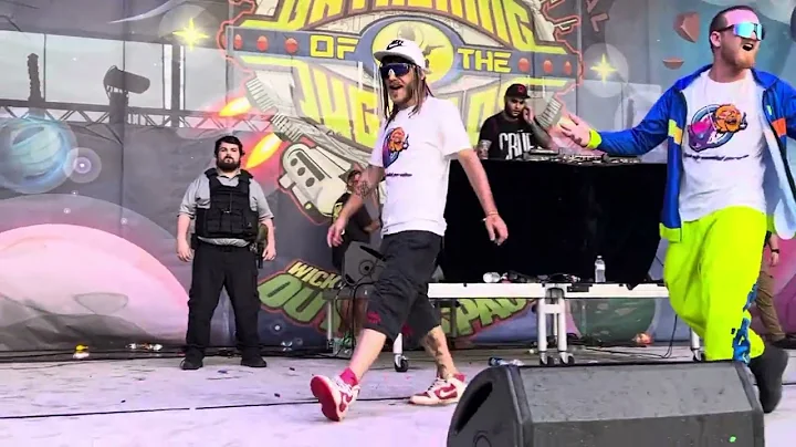 Riff raff “Stars in the Roof of my car” and bottles throwing