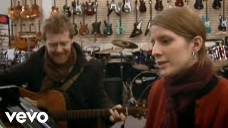 Miniatura del video "Glen Hansard, Marketa Irglova - Falling Slowly (Official Video)"