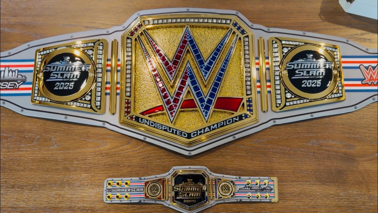Сравнительный обзор миниатюрной и полноразмерной версий чемпионского пояса WWE Summer Slam 2025 г...