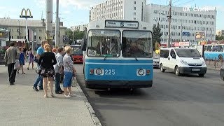 Video U Sumakh podruzhzhya poskarzhilosya na kontroleriv KP "Yelektroavtotrans" from UA:СУМИ, Rynek starego miasta street, Warsaw, Poland