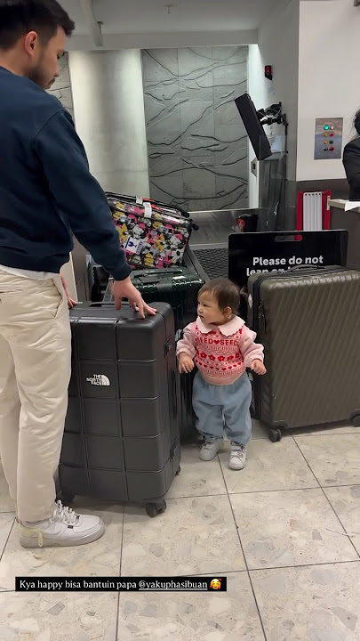 Kya baik bantuin dorong koper #kyarra #jessicamila #fyp #shorts