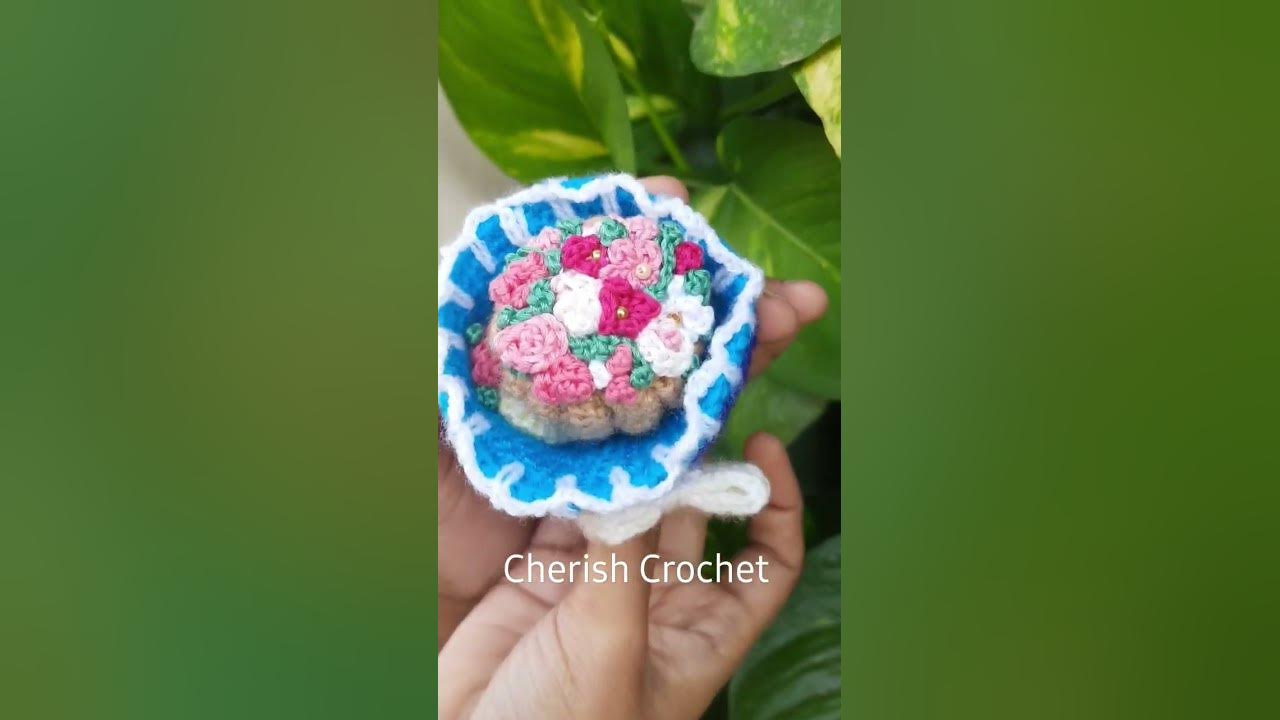 Reversible Doll into bouquet of flowers Crochet Pattern – Monacrochet