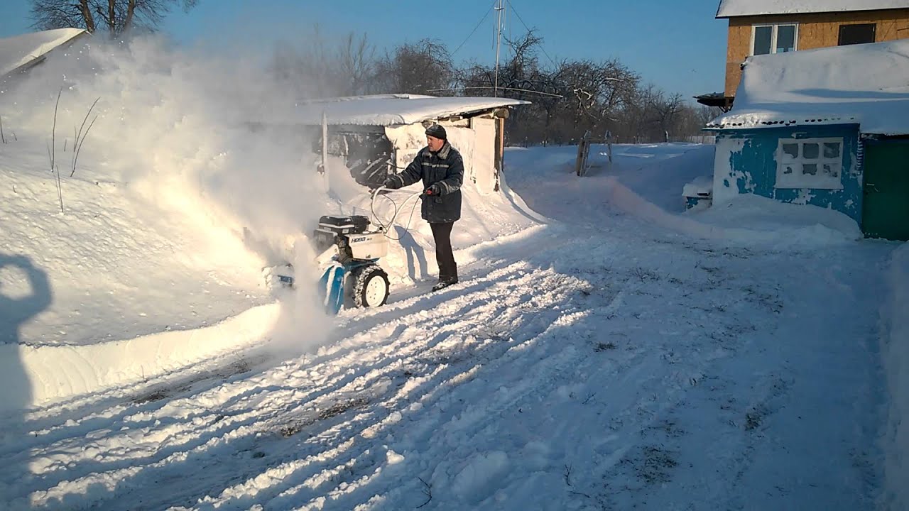 Уборка снега мотоблок Нева со снегоуборщиком - YouTube