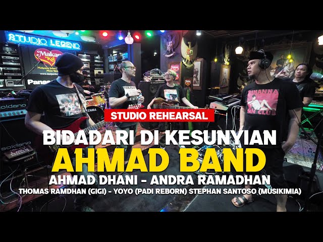 Bidadari di Kesunyian - Ahmad Band Latihan Studio class=