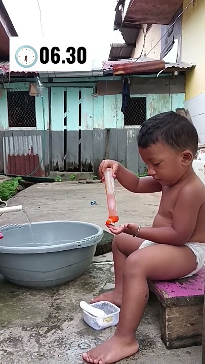 Bayi mandi sendiri #short #bayilucu #mandi