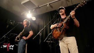 Briscoe - "Hooped Earrings" (Live at WFUV)