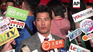 Download Lagu Donnie Yen and Aaron Kwok unveil their 'The Monkey King' wax figures at Madame Tussauds MP3