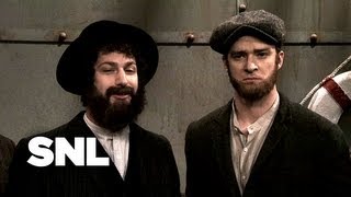 Immigrant Tale - SNL Resimi