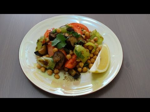 Видео рецепт Салат с квиноа, бараньим горохом и помидорами