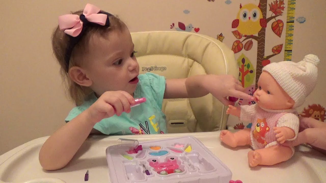 Как правильно Краситься Макияж для куклы Набор детской косметики - YouTube