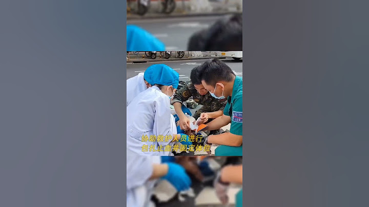 中國大媽騎腳踏車過行人穿越道被撞飛，幸好在營區前，熱心軍人即刻出動救援 - 天天要聞