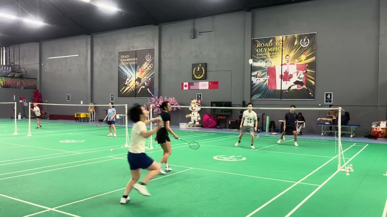 Tue / Tuan vs Jenny / LittleLittleYe