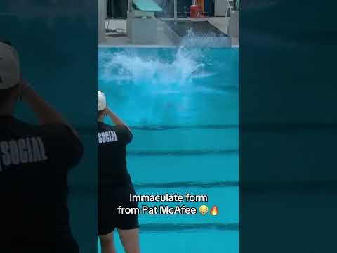 Pat McAfee did a high dive to pick Miami on College Gameday 😂🔥
