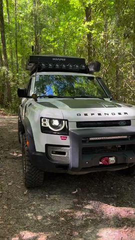 Range Rover defender 🤍 The monster 🔥#Roadmonsters #suvlovers #rangeroverdefender