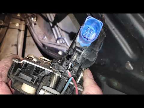 Video: 3 rôzne spôsoby čistenia automobilových kobercov