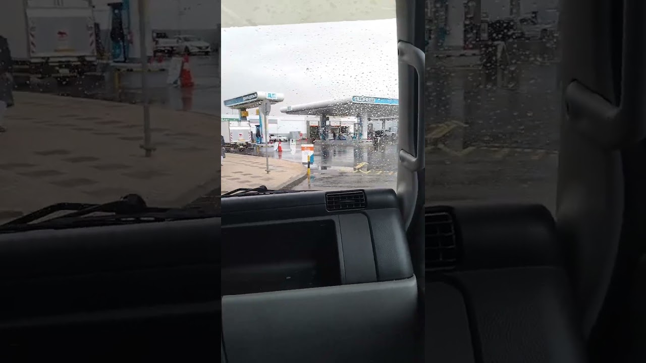 Rainy roads in Riyadh, Saudi Arabia today 