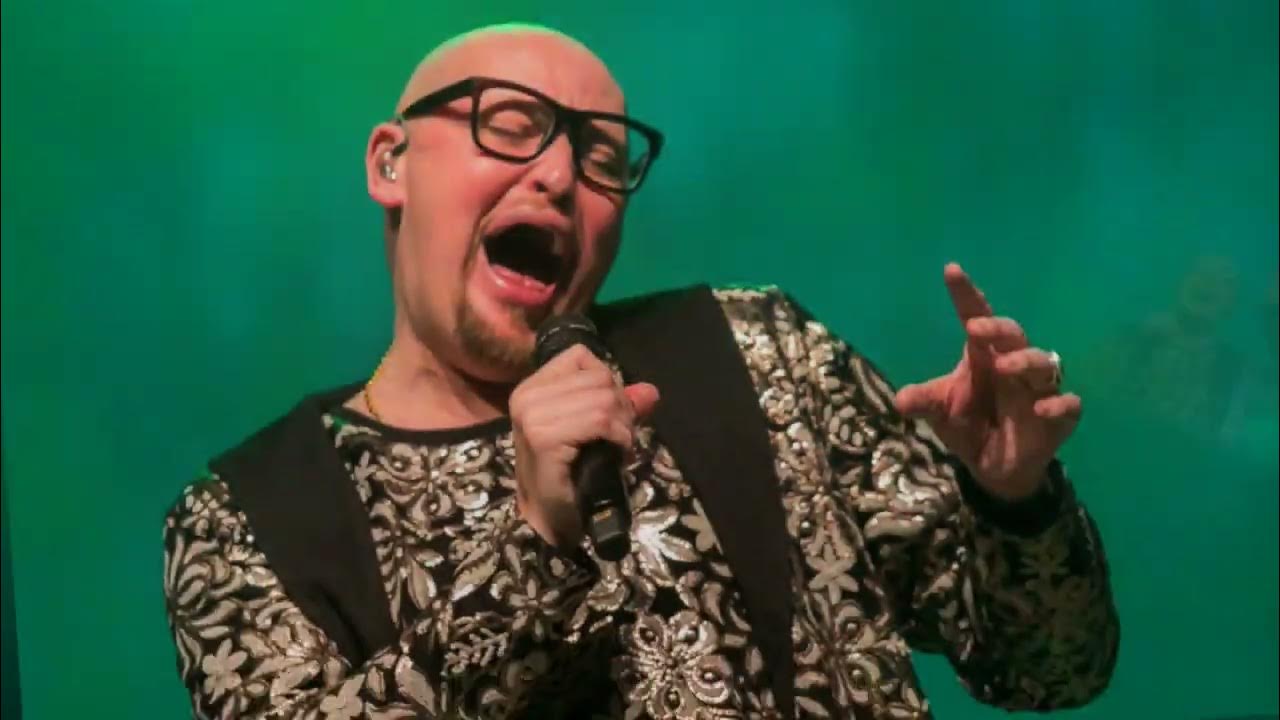 Микрофон шур. Транзитный пассажир в исполнении шуры. Исполнил песню шуры. Исполнил песню шуры. Исполнил песню шуры.