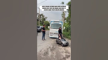 Parkirin mainan adik farand di depan truck macan madura