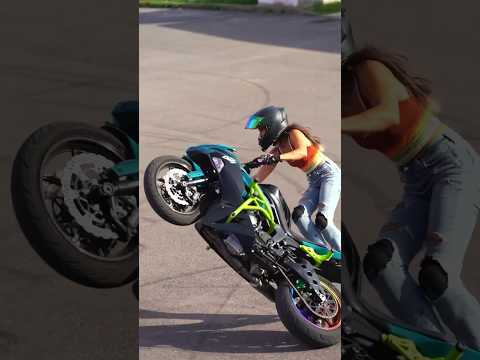 A little Savage 🤭 #bikergirl #stunt #motorcycle #bike #moto