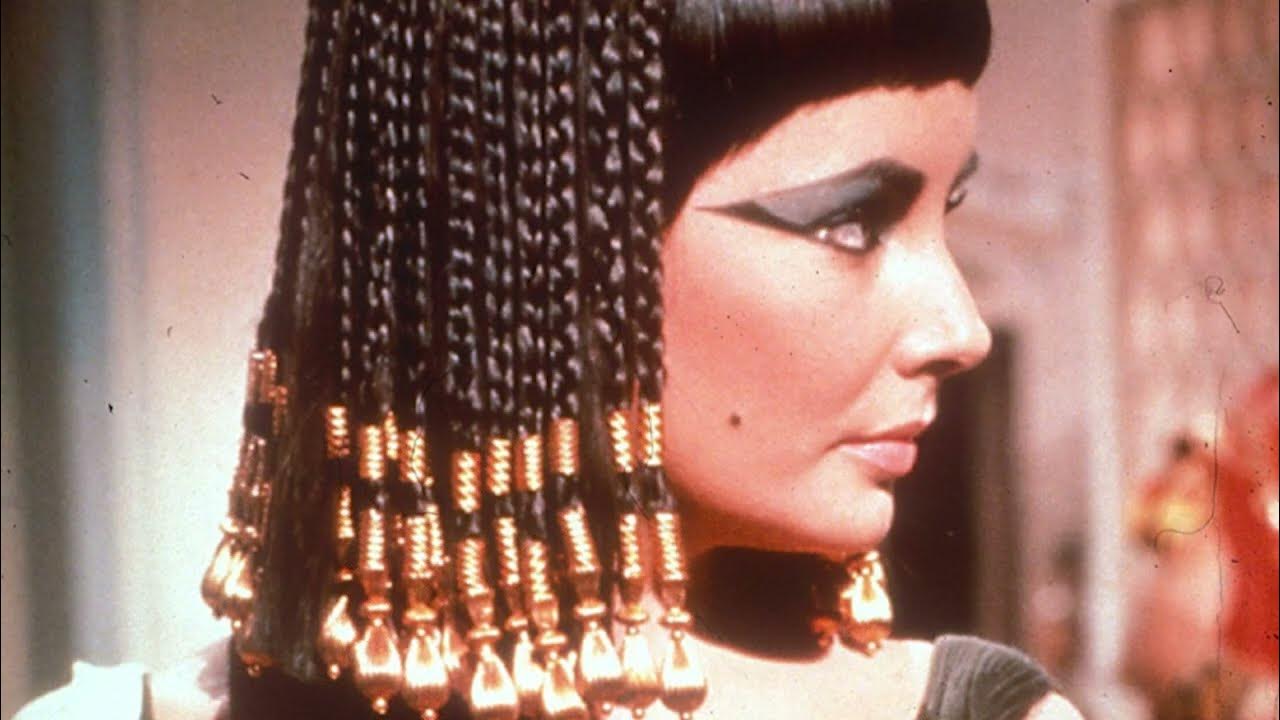 cuando se cortaban el cabello se lo dejaban muy corto. los peinados también indi