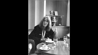 Patti Smith - Lo And Beholden (Acoustic Radio Performance)