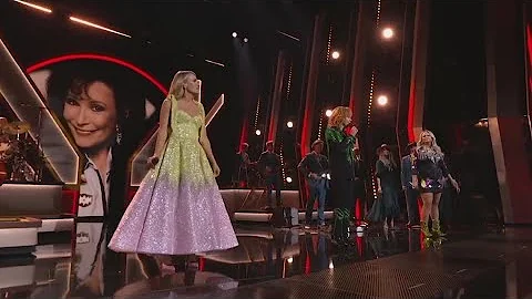 Luke Combs tops CMA Awards; Loretta Lynn, Jerry Lee Lewis honored