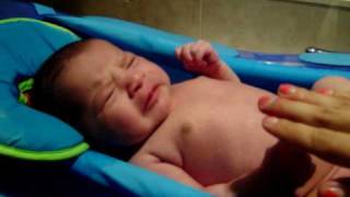 Zoey Monroes 1St Time In A Bath
