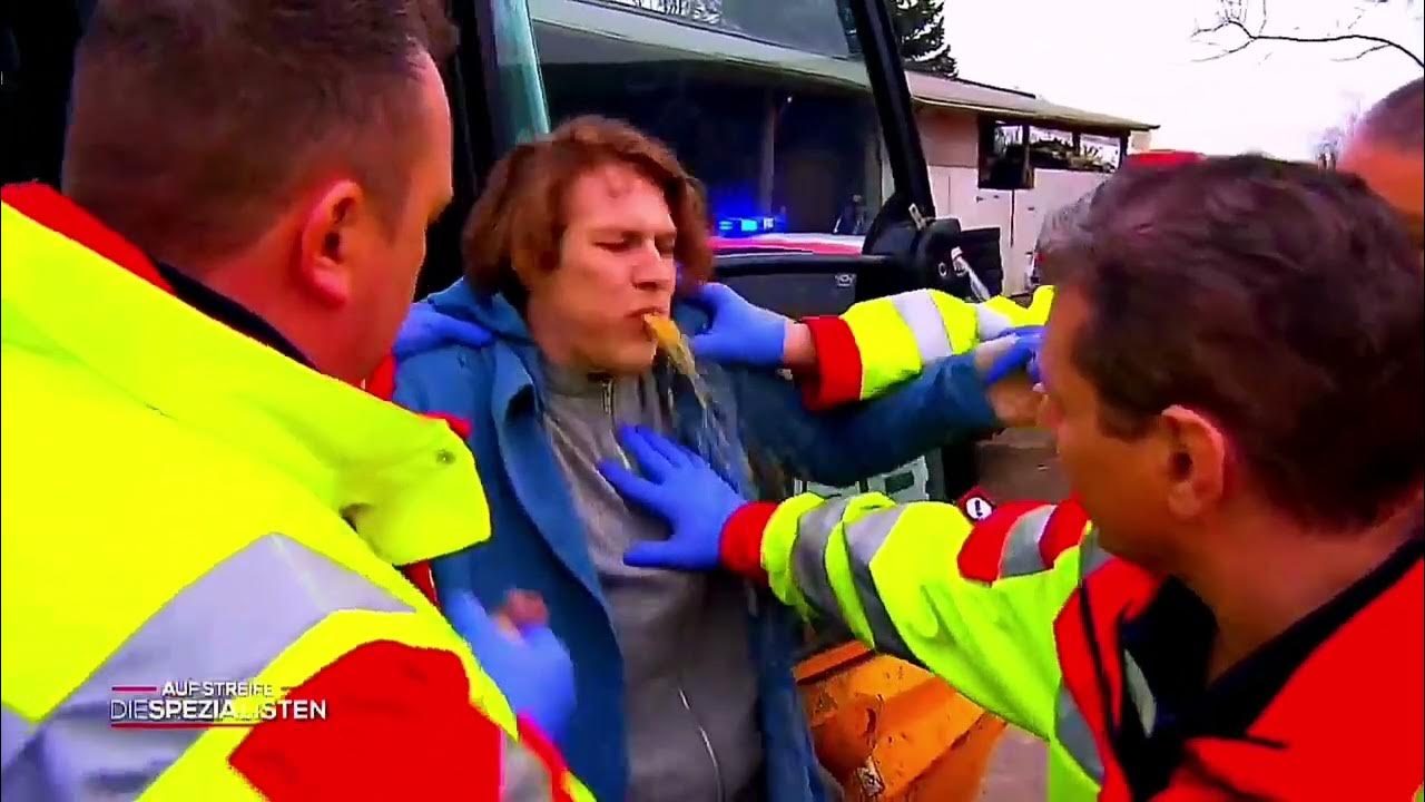 Auf Streife Die Spezialisten Sanitäter In Gefahr AUF STREIFE DIE SPEZIALISTEN AUF SANITÄTER ANGEG VOMITING - YouTube