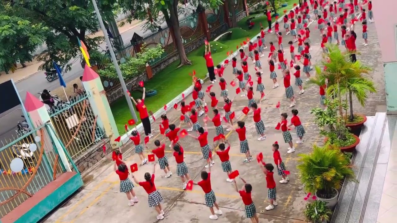 Thể dục đồng diễn Trường Mầm Non Hoàng Yến 3 chào mừng kỷ niệm 50 năm thống nhất đất nước