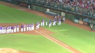 20160918永遠的52號陳金鋒引退_與義大隊員擁抱