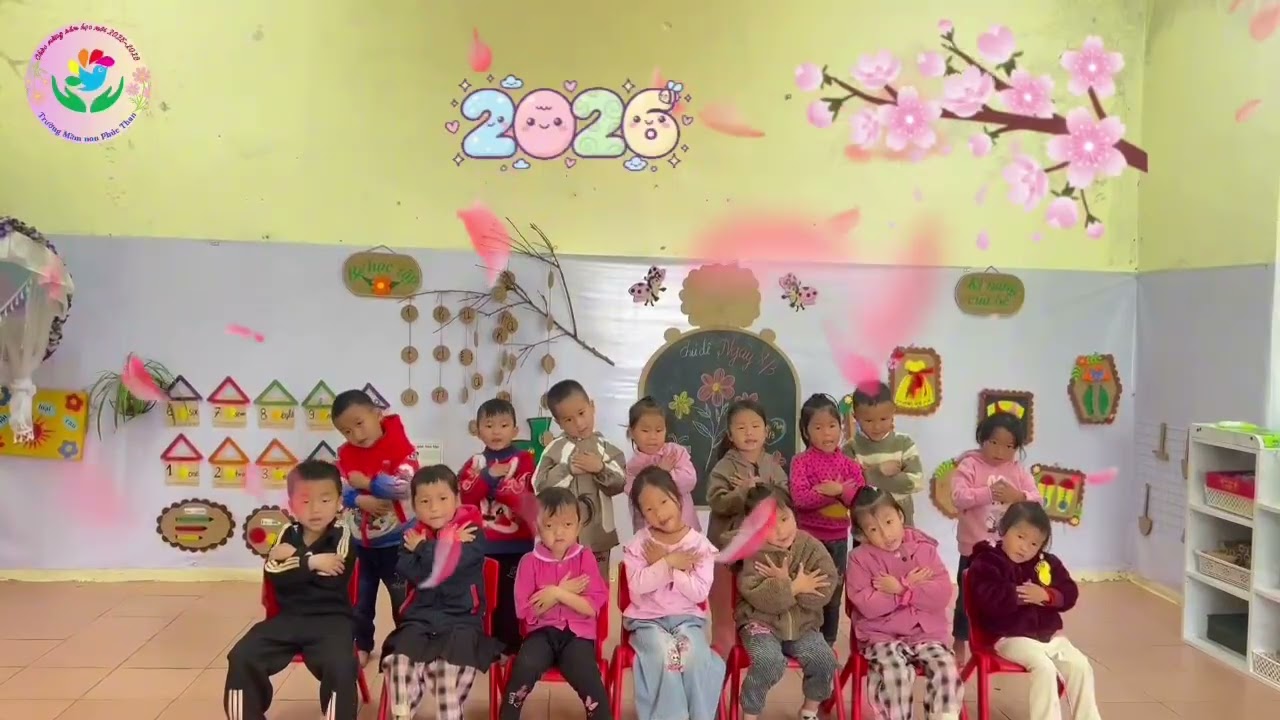 Lớp Ghép Sắp Ngụa 1 thể hiện tình cảm với mẹ nhân ngày 8 3