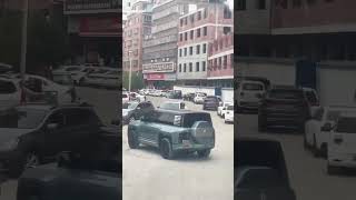 BYD Yangwang U8 Demonstrating U Turn Maneuver, Draws Attention of Nearby Vehicles #byd  #electriccar