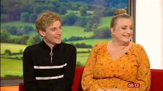 THIS COUNTRY Charlie & Daisy May Cooper interview  [ subtitled ]