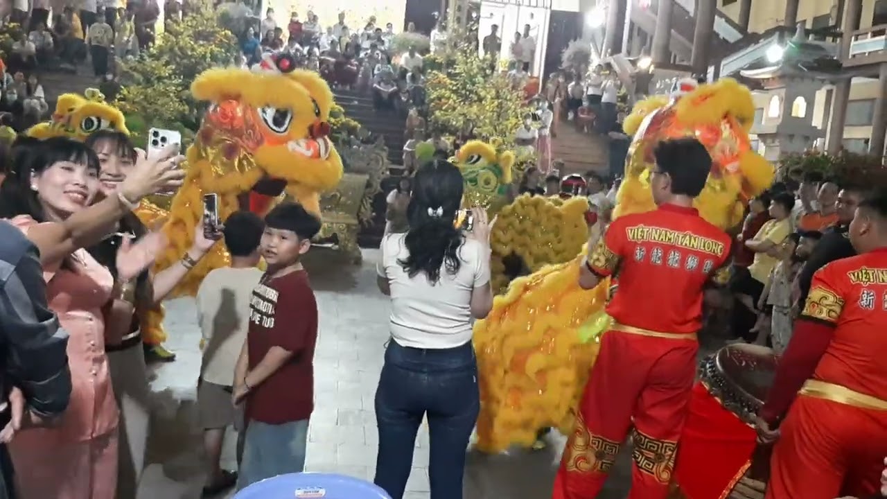 Mùng 4 tết Bính ngọ 2026 xem múa lân 00